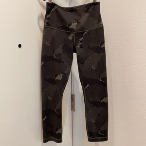 Lululemon camouflage wunder under leggings